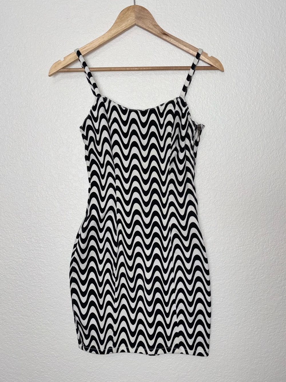 H&M Divided Black White Wavy Optical Mini Dress 2XS Y2K